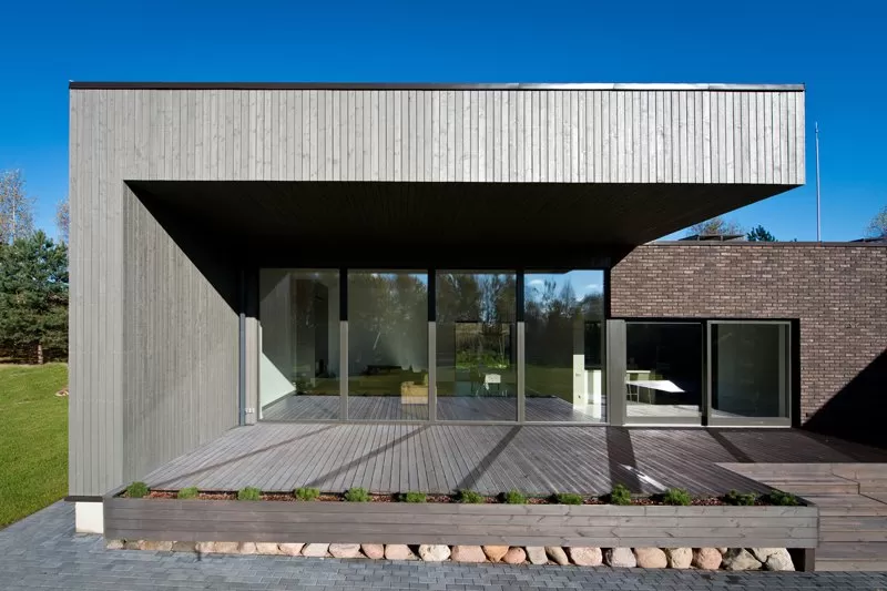 HS stumdoma terasinė sistema kaustyta aliuminiu.